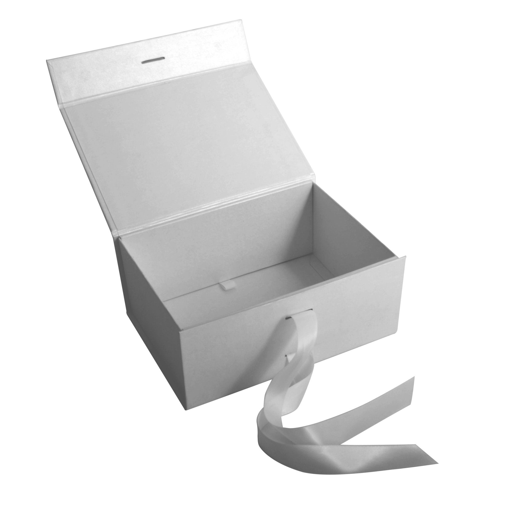 Sample Of Medium Deep White Majestic Metallic - CustomF2FBox