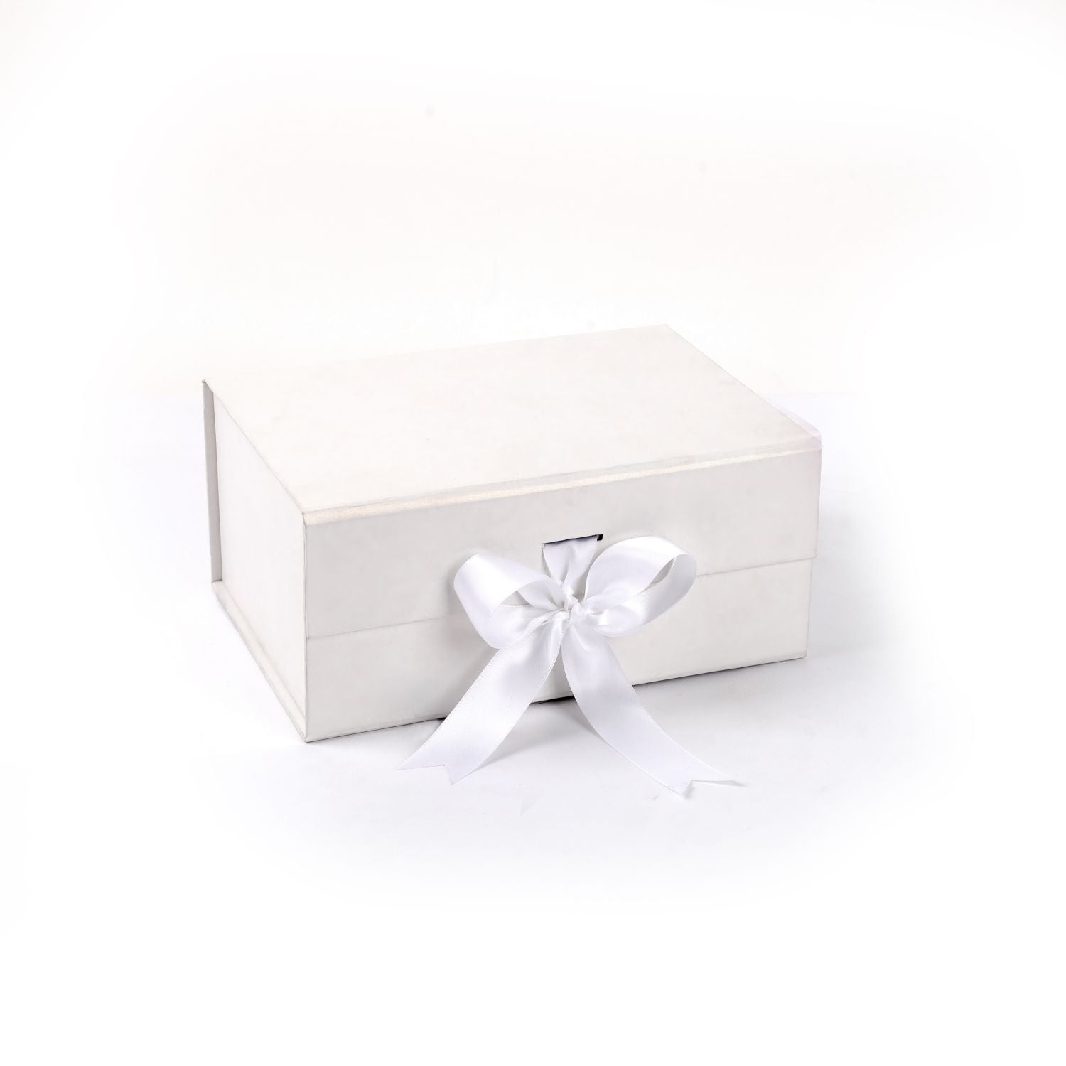 Sample Of Medium Deep White Majestic Metallic - CustomF2FBox